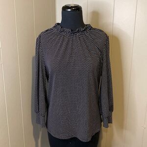 Z Adrianna Papell Women’s Medium Black Pleated Polka Dot Blouse Back Slit Clasp